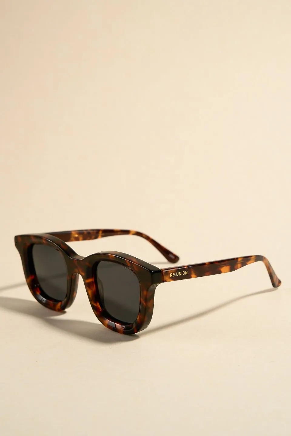 Chelsea Tort Chunky Round Sunglasses